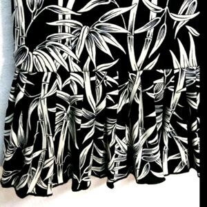 BCBG Paris Ladies B/W Skirt Size Small